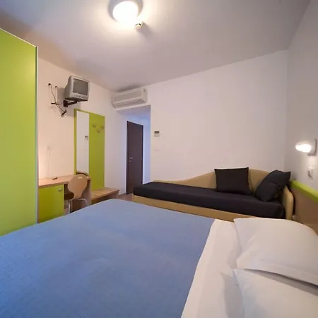 Savina 3*